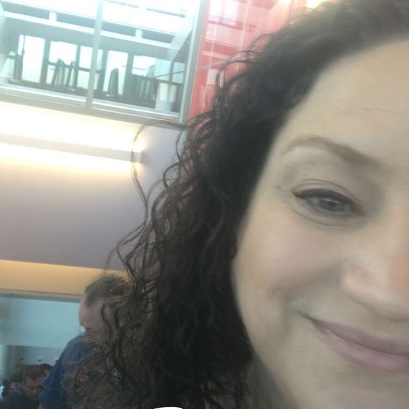 Meet your Posher, Christy - Picture 2 of 5